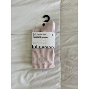 New Lululemon Daily Essential Socks Unisex Pink Size Small Logo Soft Ankle Socks
